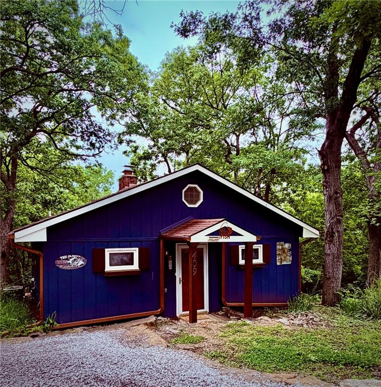 409 SW Lakeside Drive — photo
