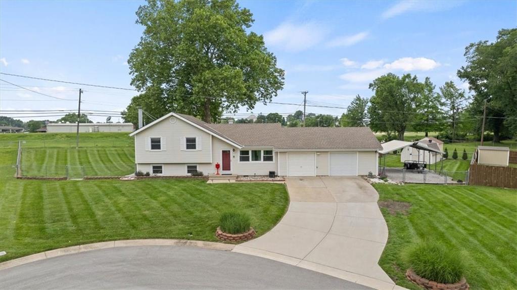 420 NW Village Court — photo