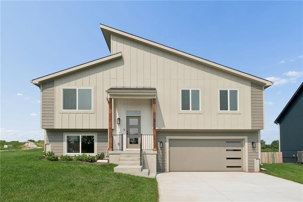 2112 SE Oak Ridge Drive — photo
