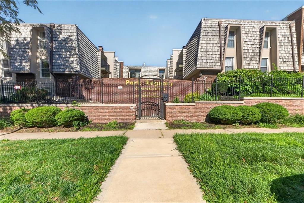 3608 Gillham Road 26 — photo