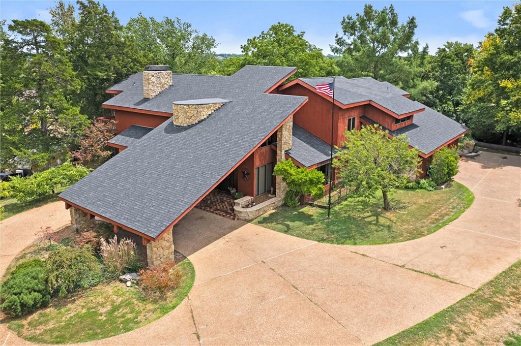 402 Lees Circle Drive — photo