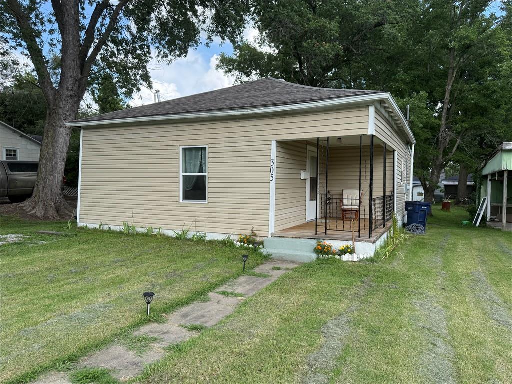 305 S Elm Street — photo