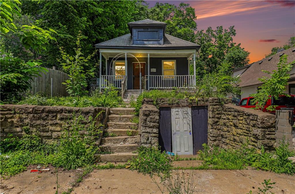 2524 Kensington Avenue — photo