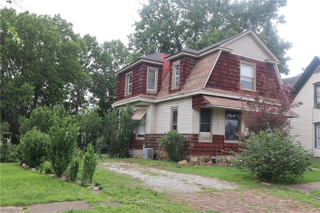 6 S Holbrook Street — photo