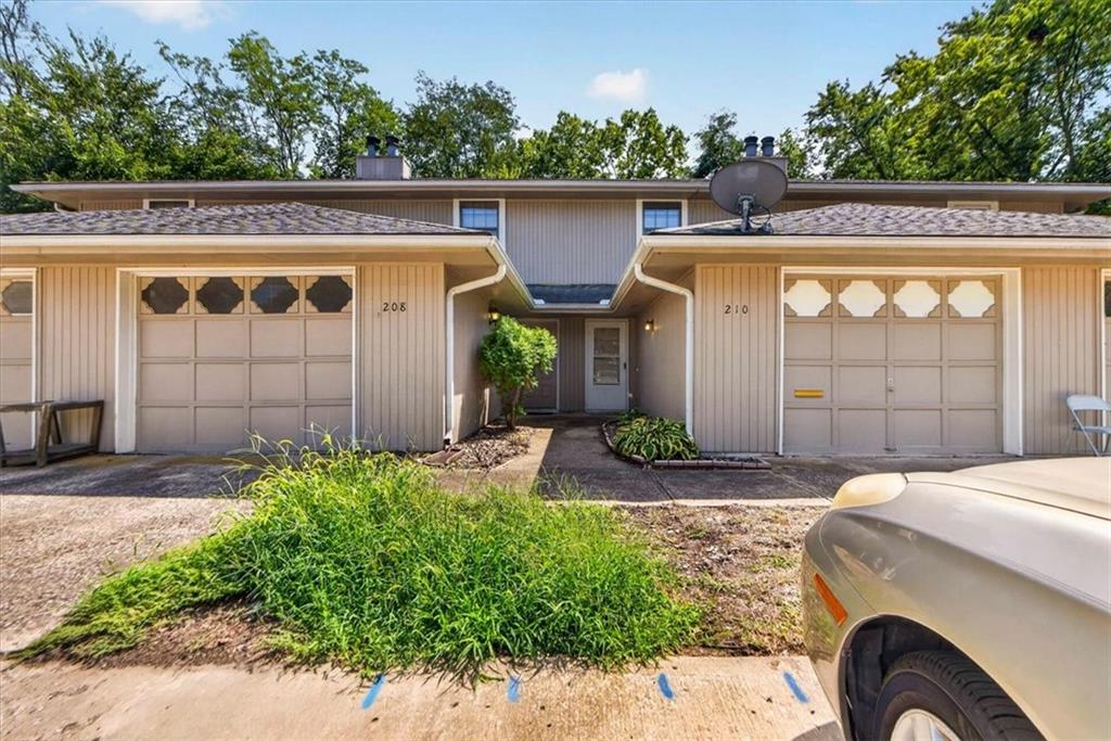 210 NW Nottingham Drive — photo