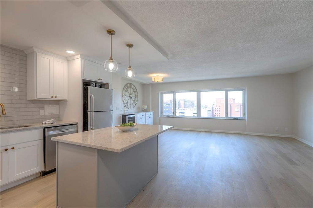 4545 Wornall Road 1009 — photo