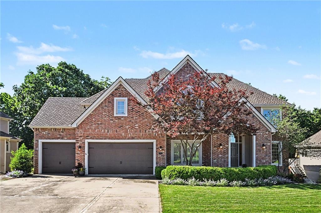 8033 Clearwater Drive — photo