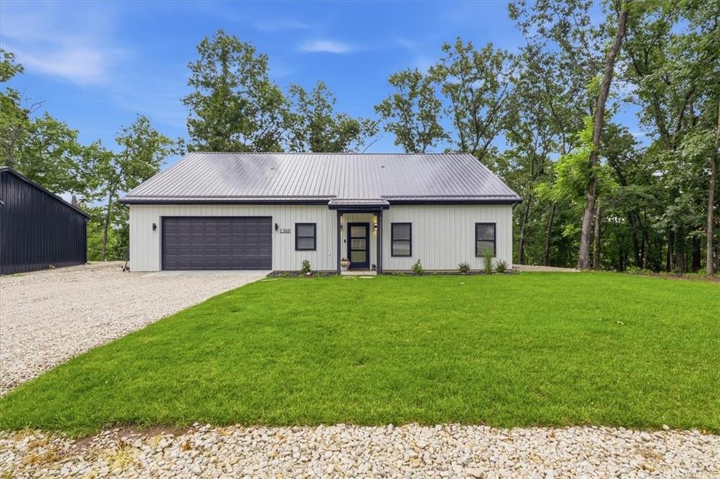 1368 Chimney Point — photo