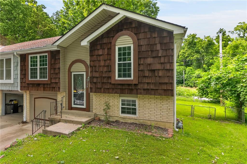 5924 NW Creekview Drive — photo