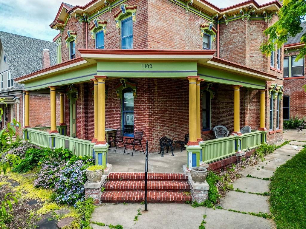 1102 Felix Street — photo