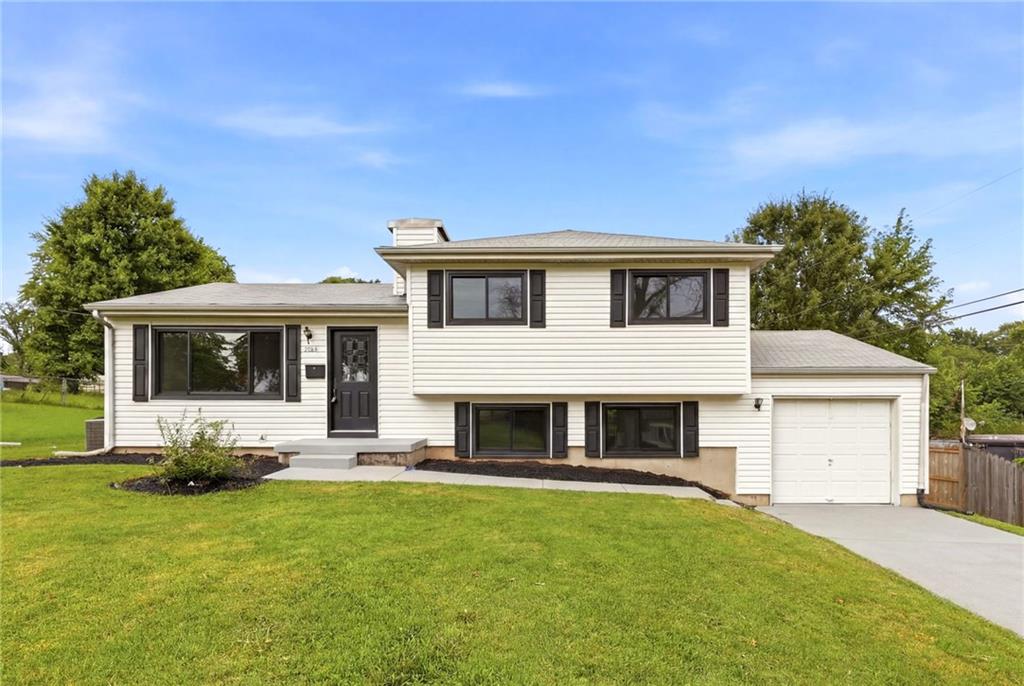 1702 NE Shady Lane Drive — photo