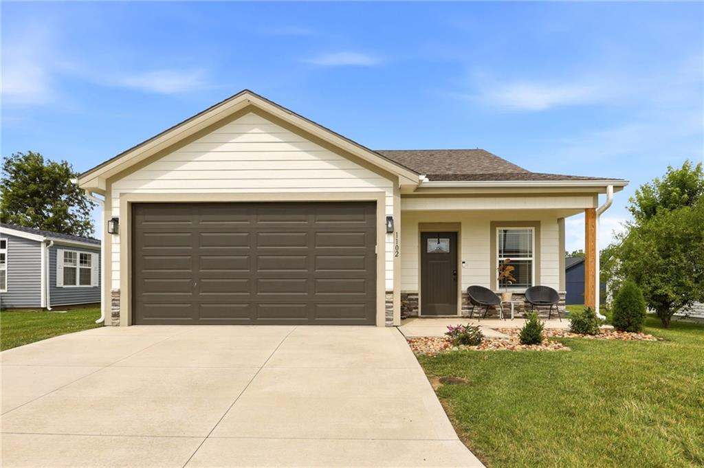1102 White Oaks Lane — photo