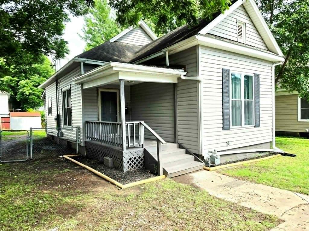 903 Oak Street — photo