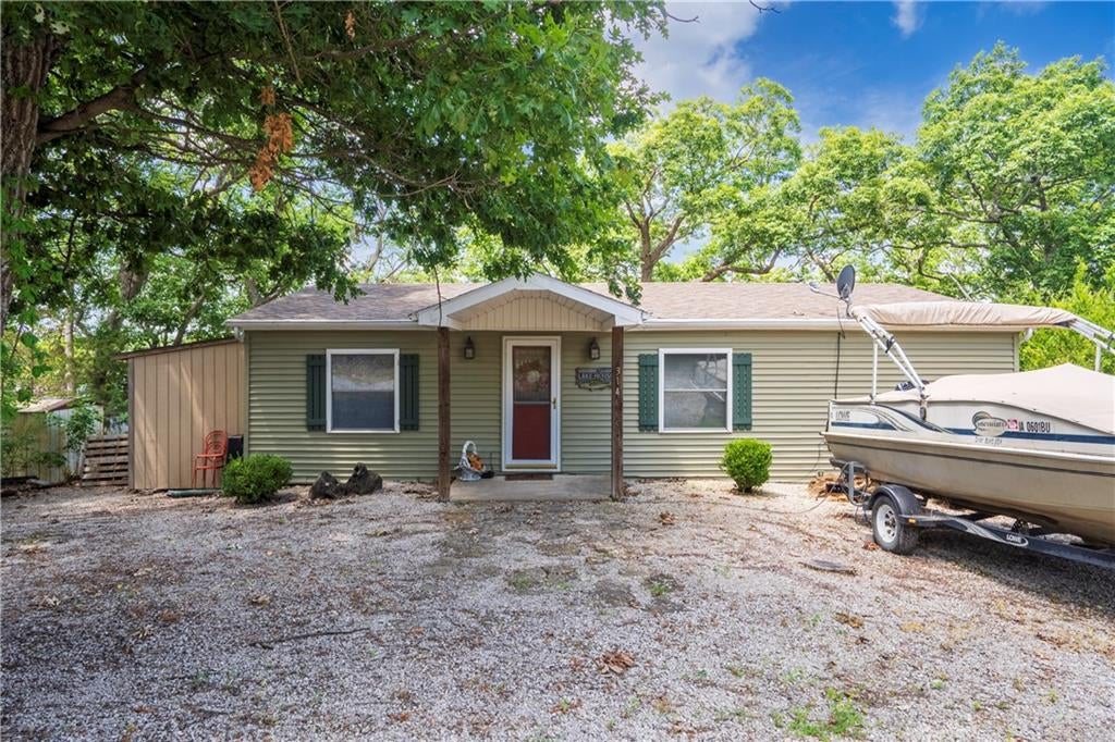 314 SE Lakeside Drive — photo