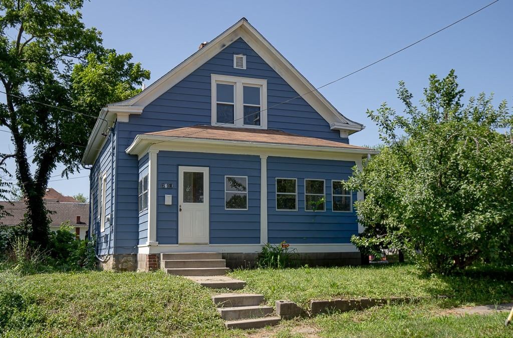 2203 E 37 Street — photo