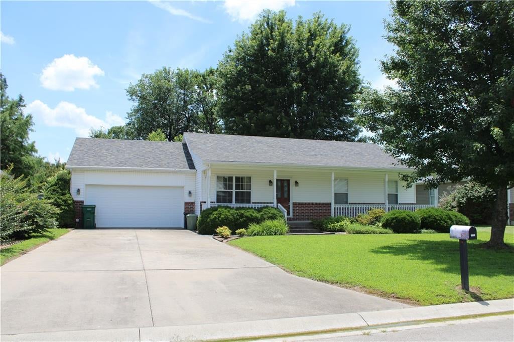 1006 Amber Drive — photo