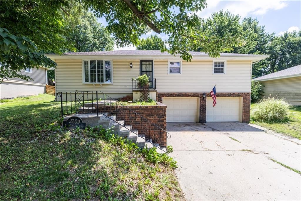2209 N Leonard Road — photo