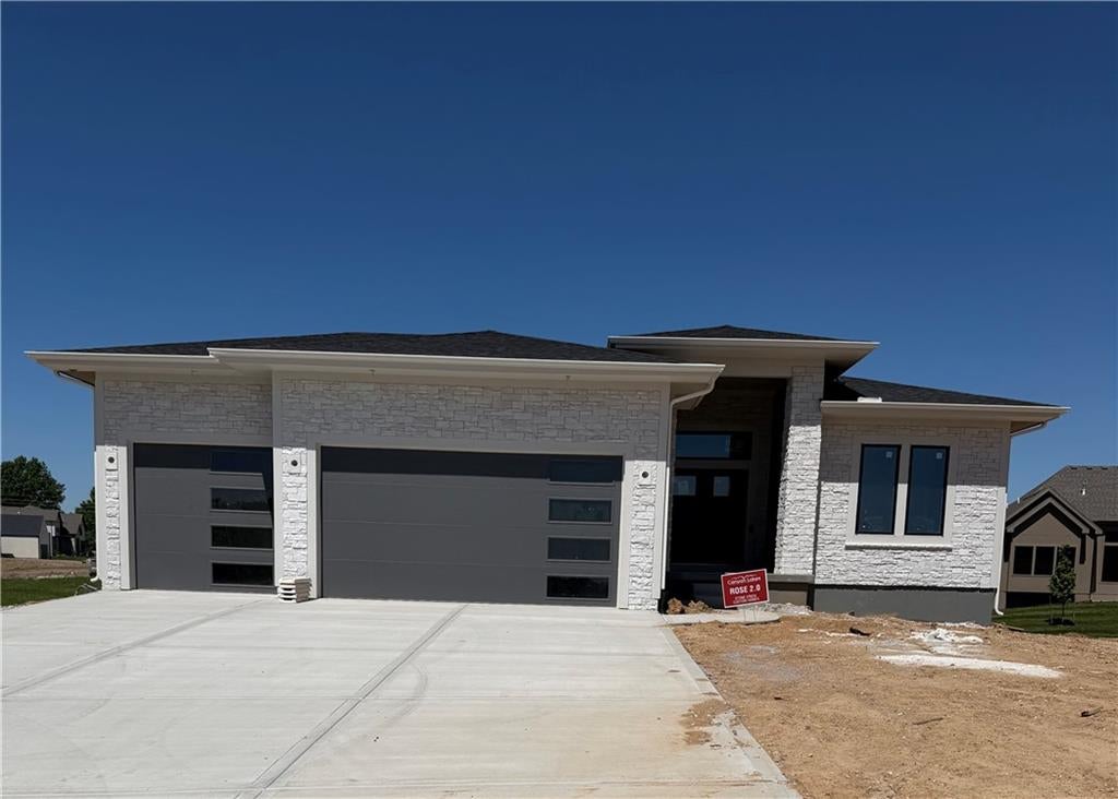6010 Apache Drive — photo