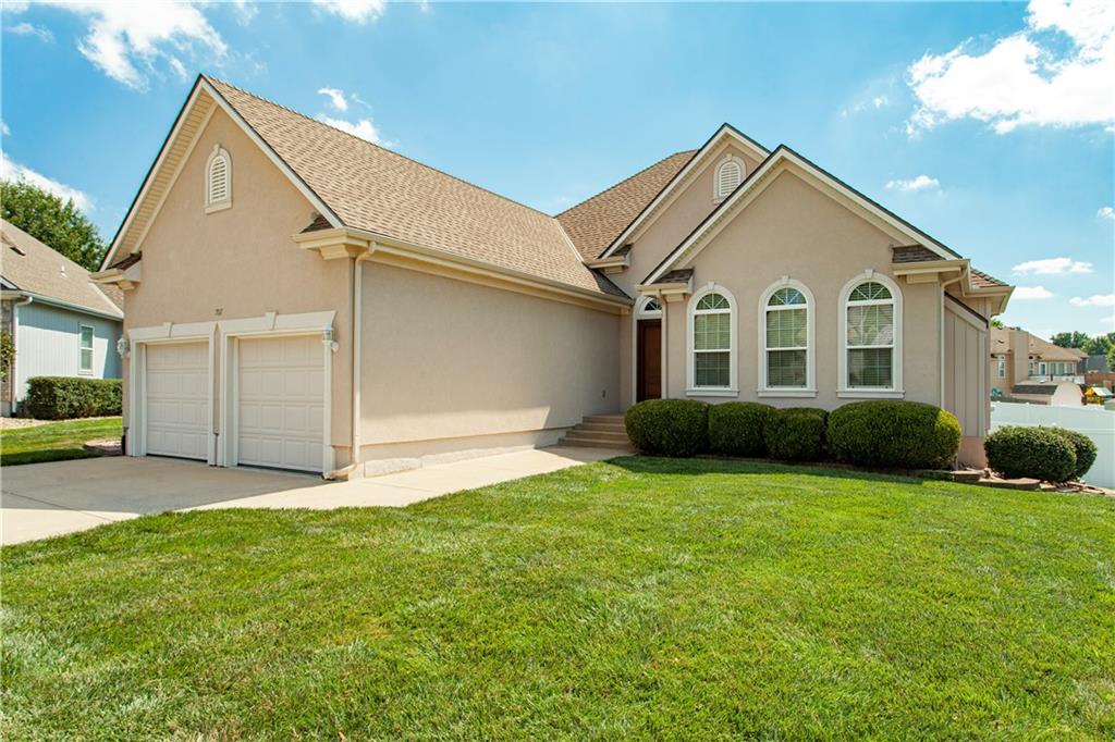 707 NW Baytree Circle — photo