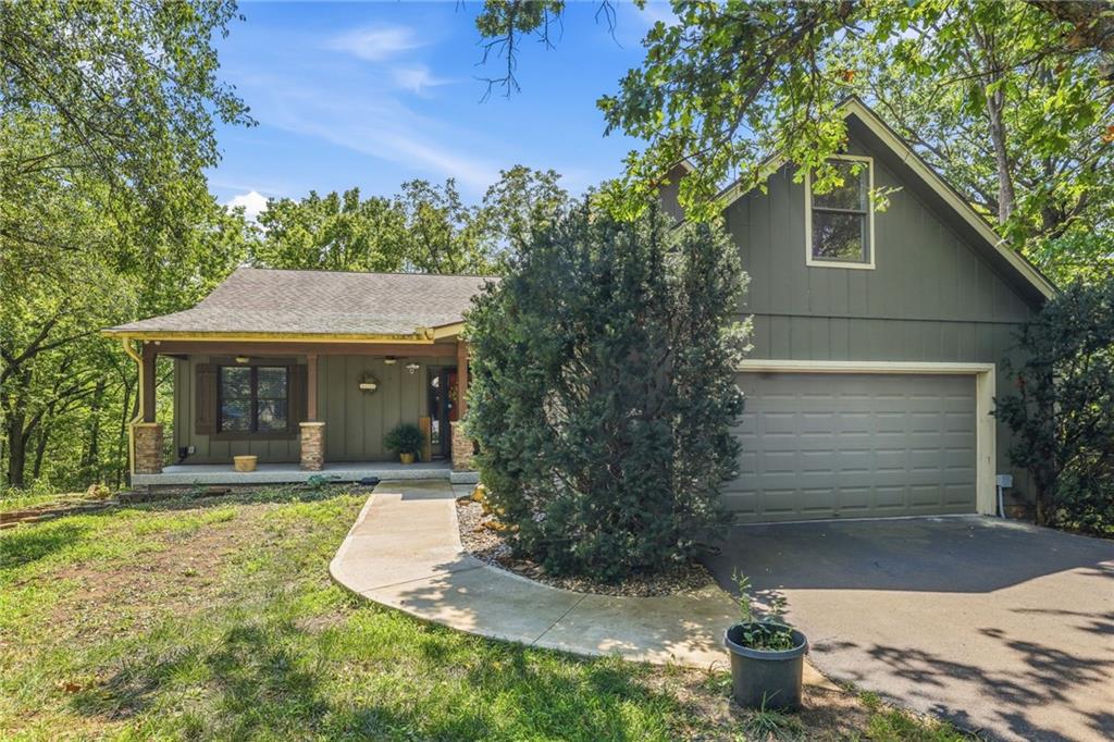 9000 Oak Country Lane — photo