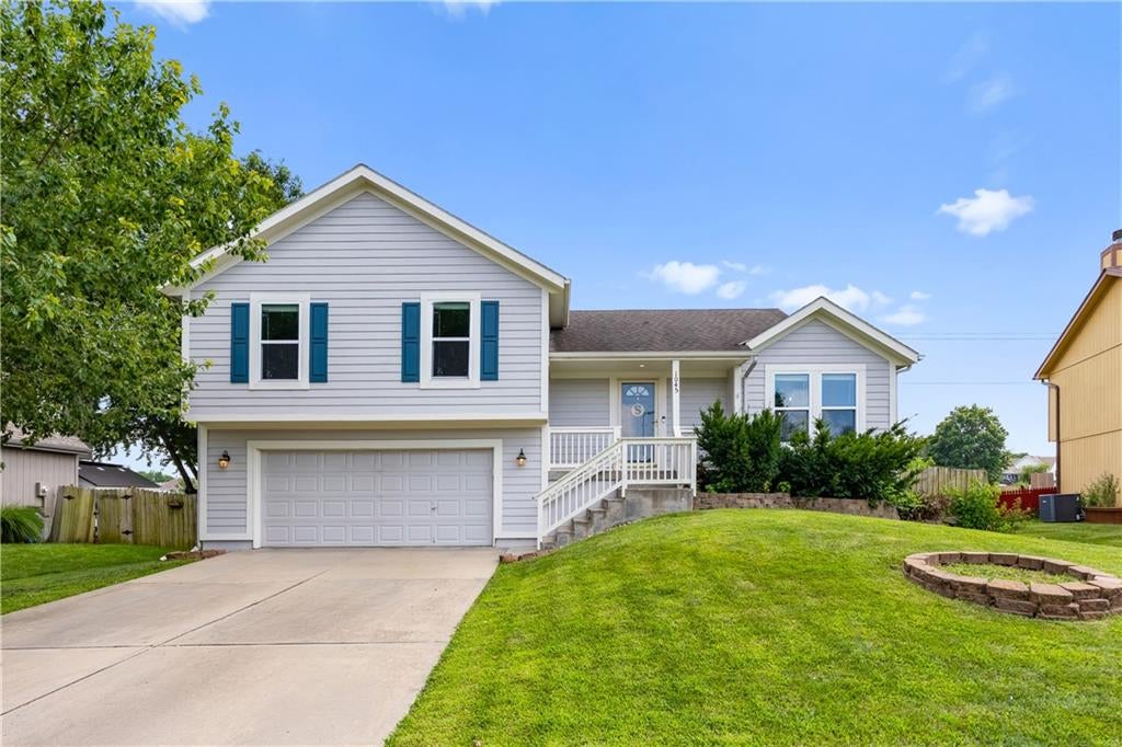 1045 E Pumpkin Ridge Street — photo