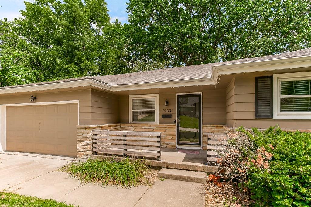 9733 Walnut Street — photo