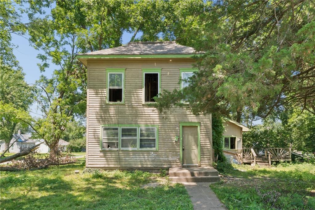 703 E 4th Street — photo