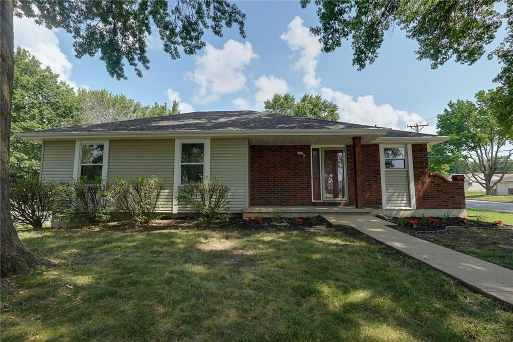 501 W McDowell Avenue — photo