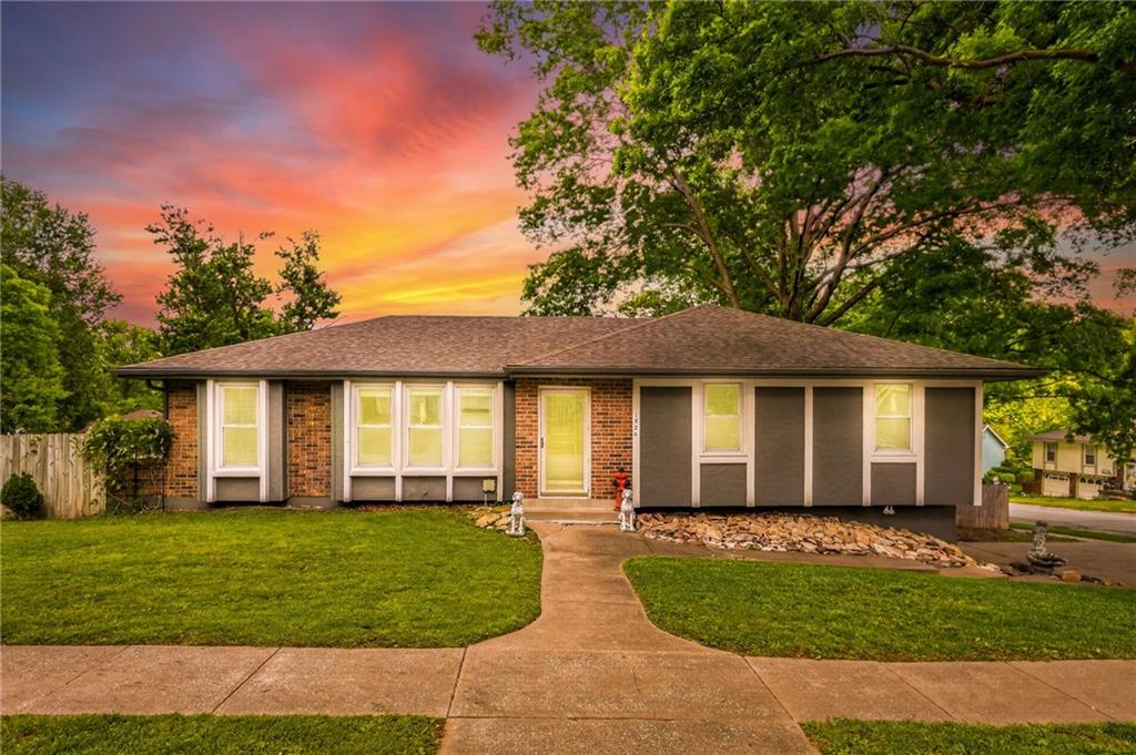 1524 Oxford Court — photo