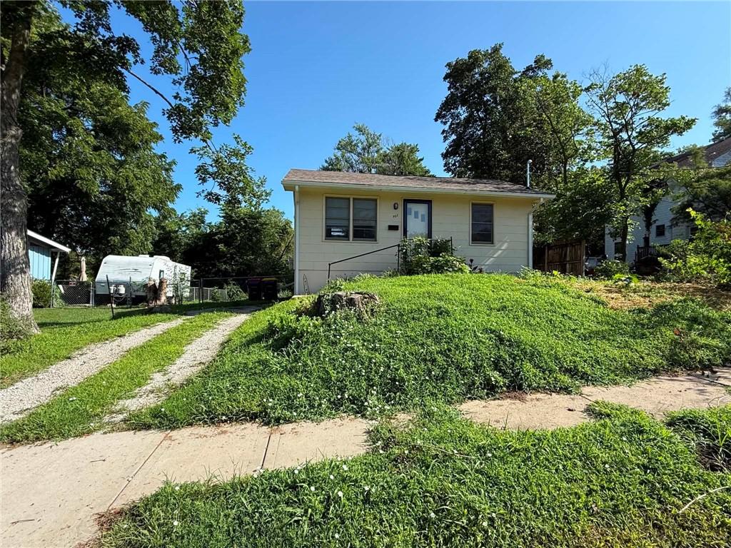 902 Williams Street — photo
