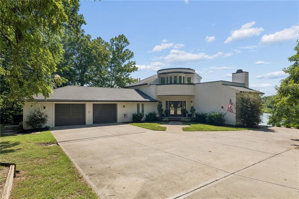 15404 Lake Point Drive — photo