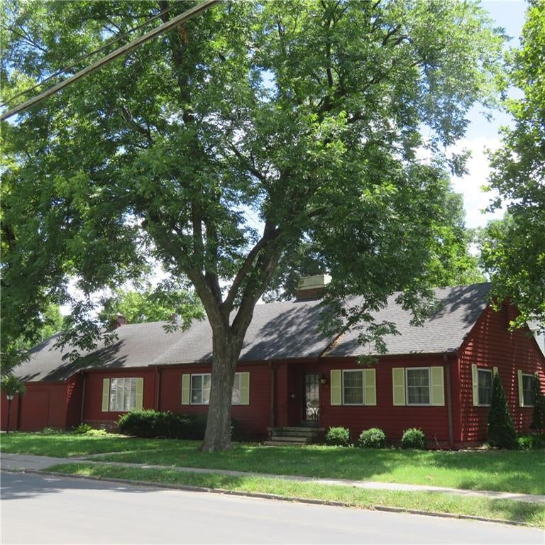 401 E Broadway Street — photo