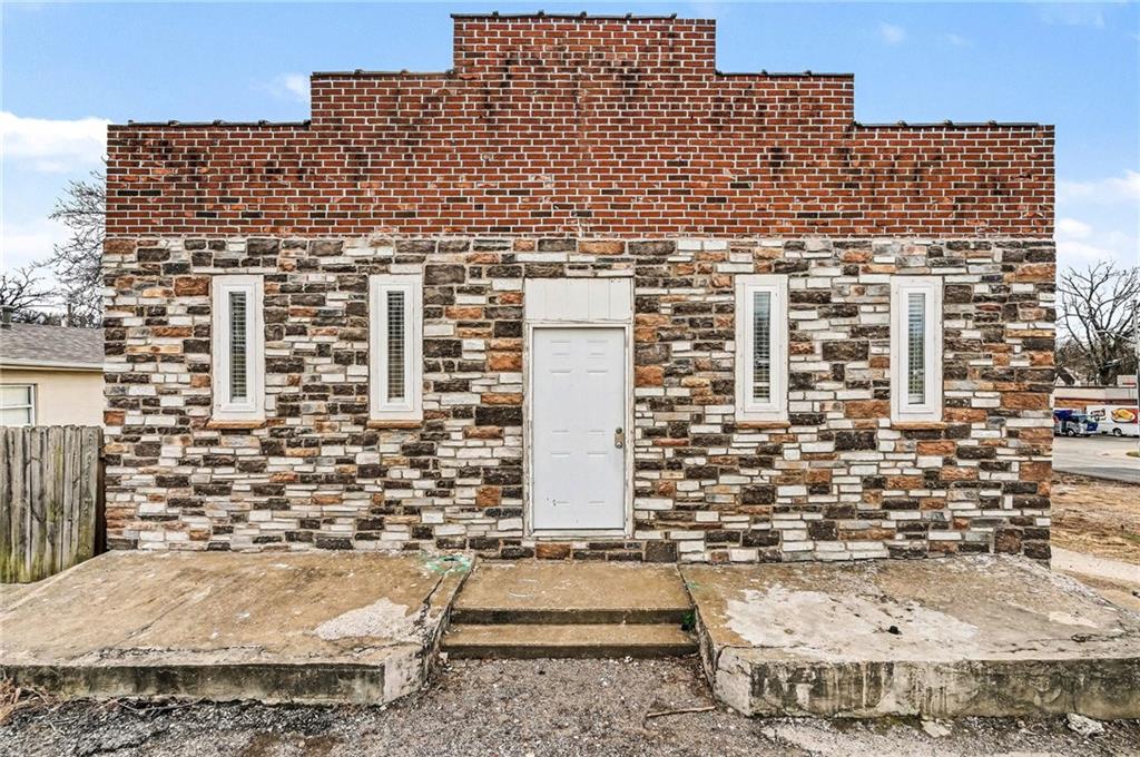 11303 E Truman Road — photo