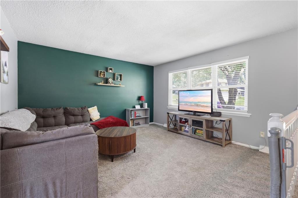 104 SW Gladstone Drive — photo