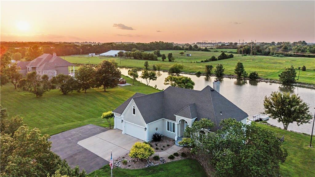 1328 E Walnut Street, Raymore, MO 64083 — photo 2