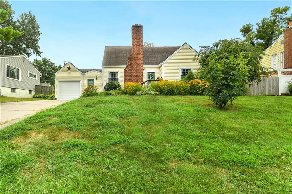415 NE Moreland Drive — photo