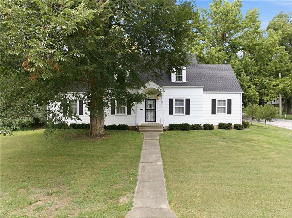 1204 E Walnut Street — photo