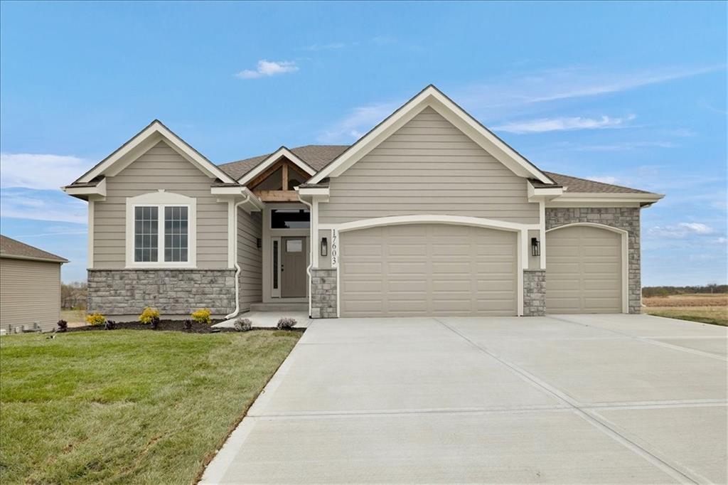 17507 Grey Hawke Ridge — photo