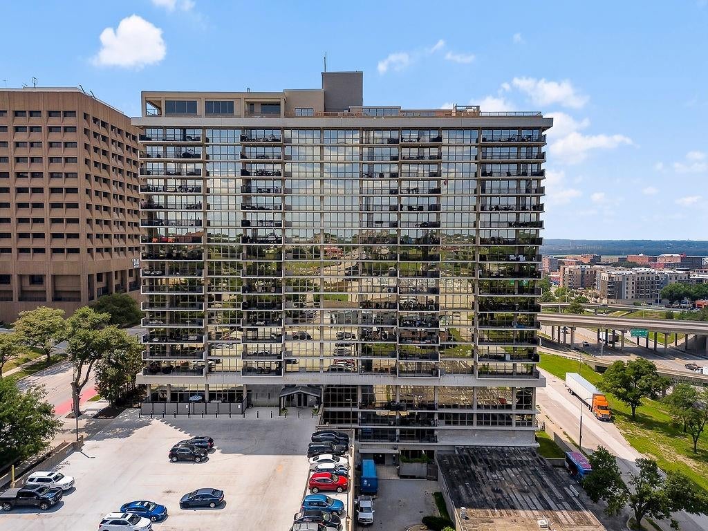 600 E Admiral Boulevard 1604 — photo