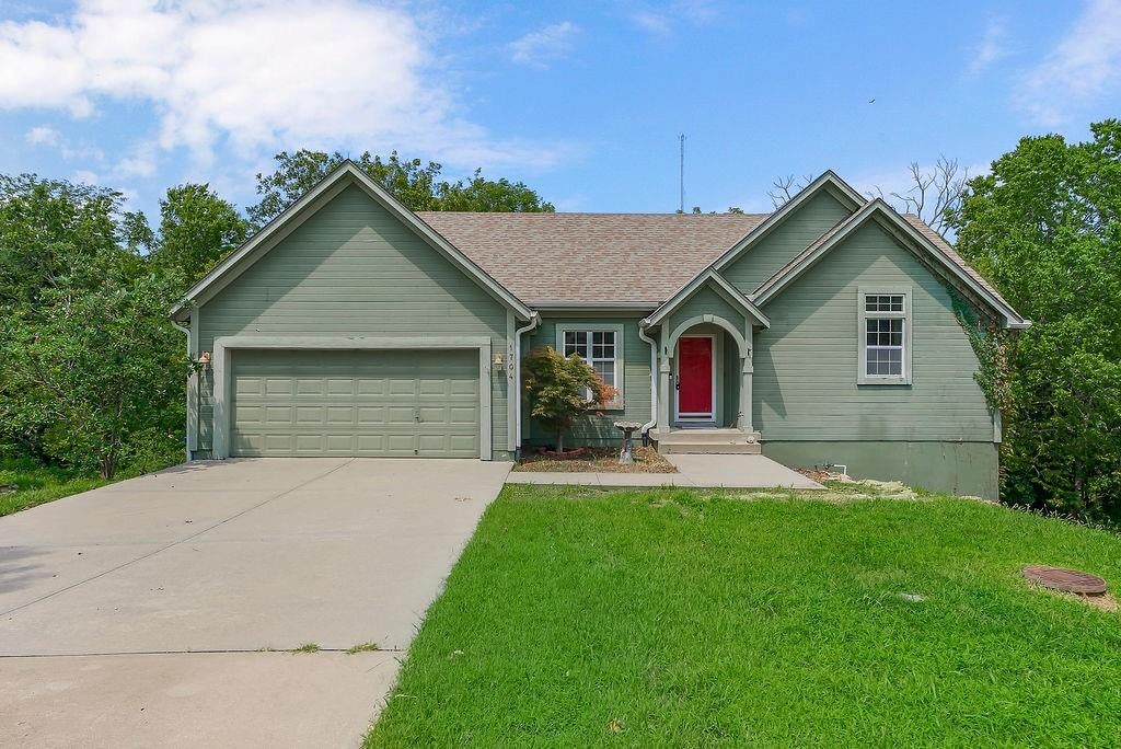 1704 Hunter Drive — photo