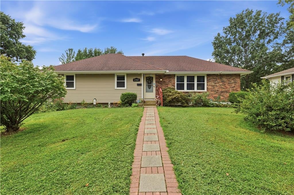 17907 E Redwood Drive — photo