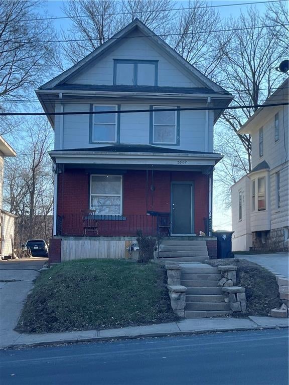 3907 E 9th Street — photo