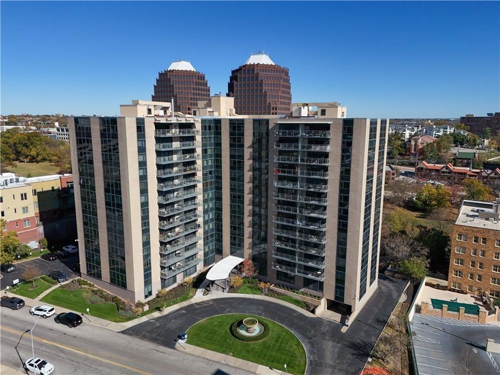4545 Wornall Road 310 — photo