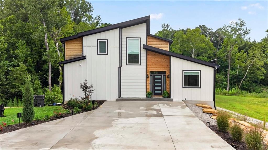 8395 NW Baker Circle — photo