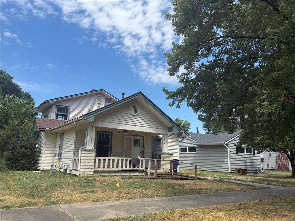 1012 W 4th Street — photo
