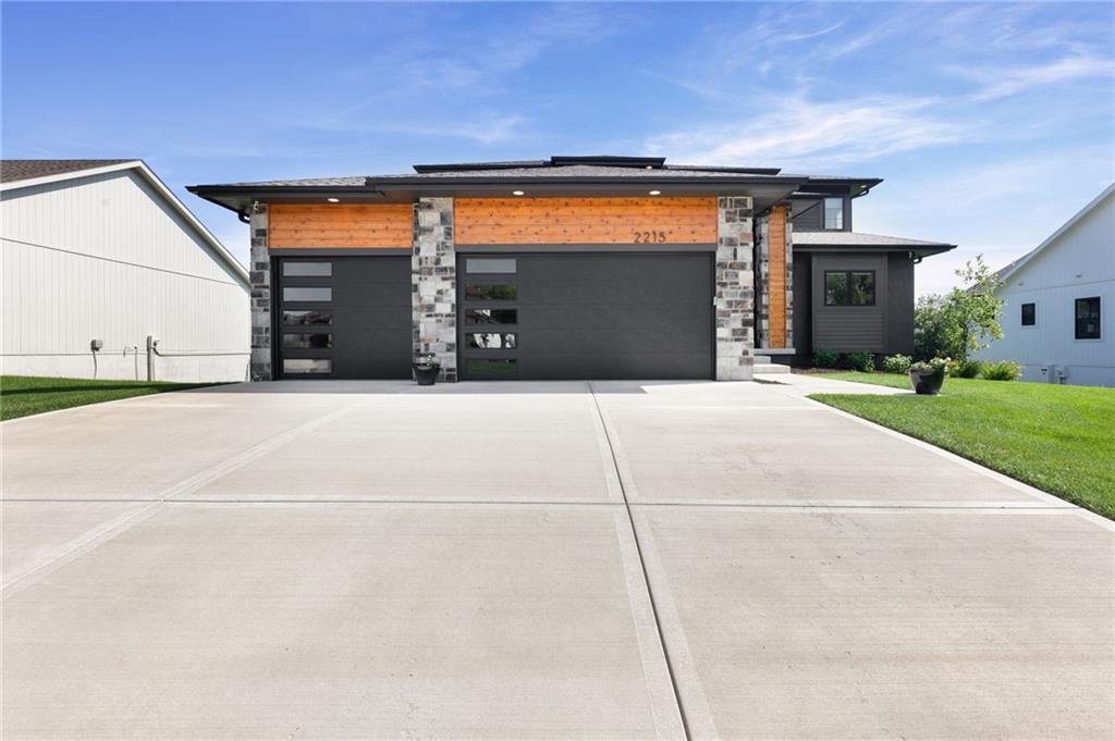 2215 SW Hook Farm Drive — photo
