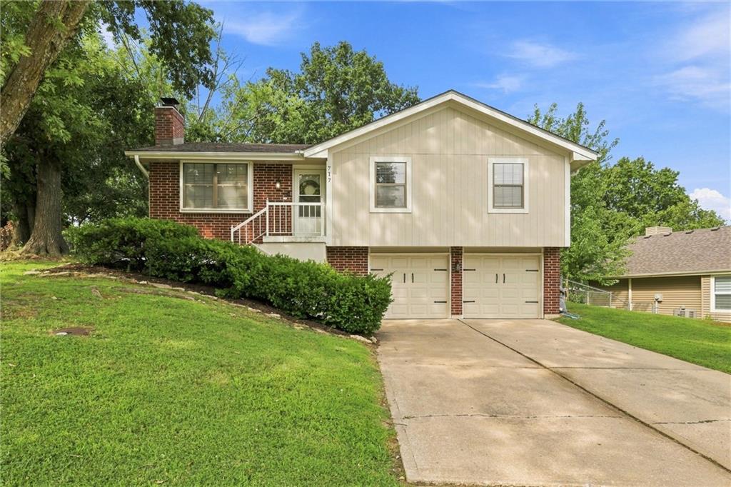 717 SE Parkwood Court — photo