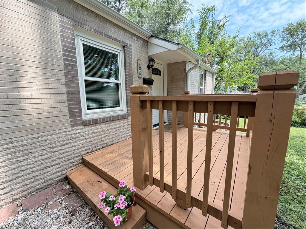 106 NE Ash Street — photo