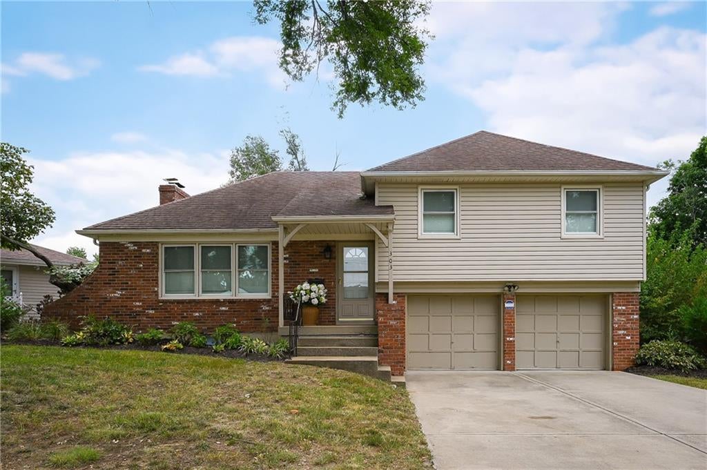 303 SW Pinnell Drive — photo