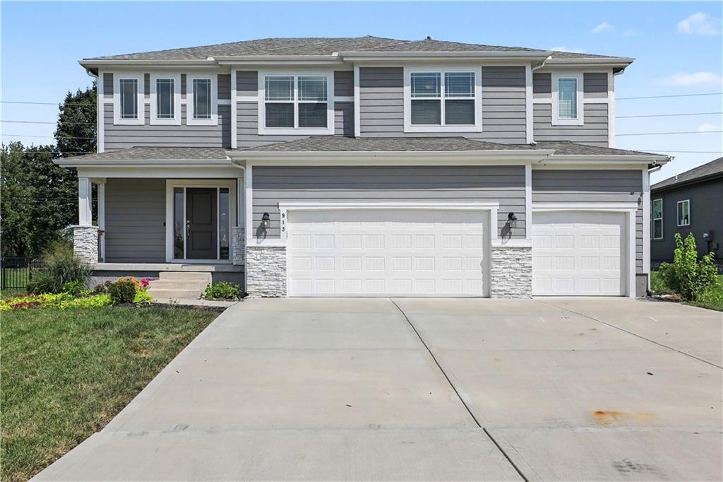 913 NE Ravenwood Terrace — photo